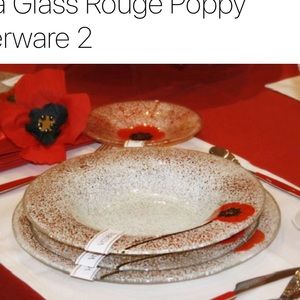 Torida Glass Rouge Poppy 9” Plates set of 7 Plates; 24 Karat gold Detail